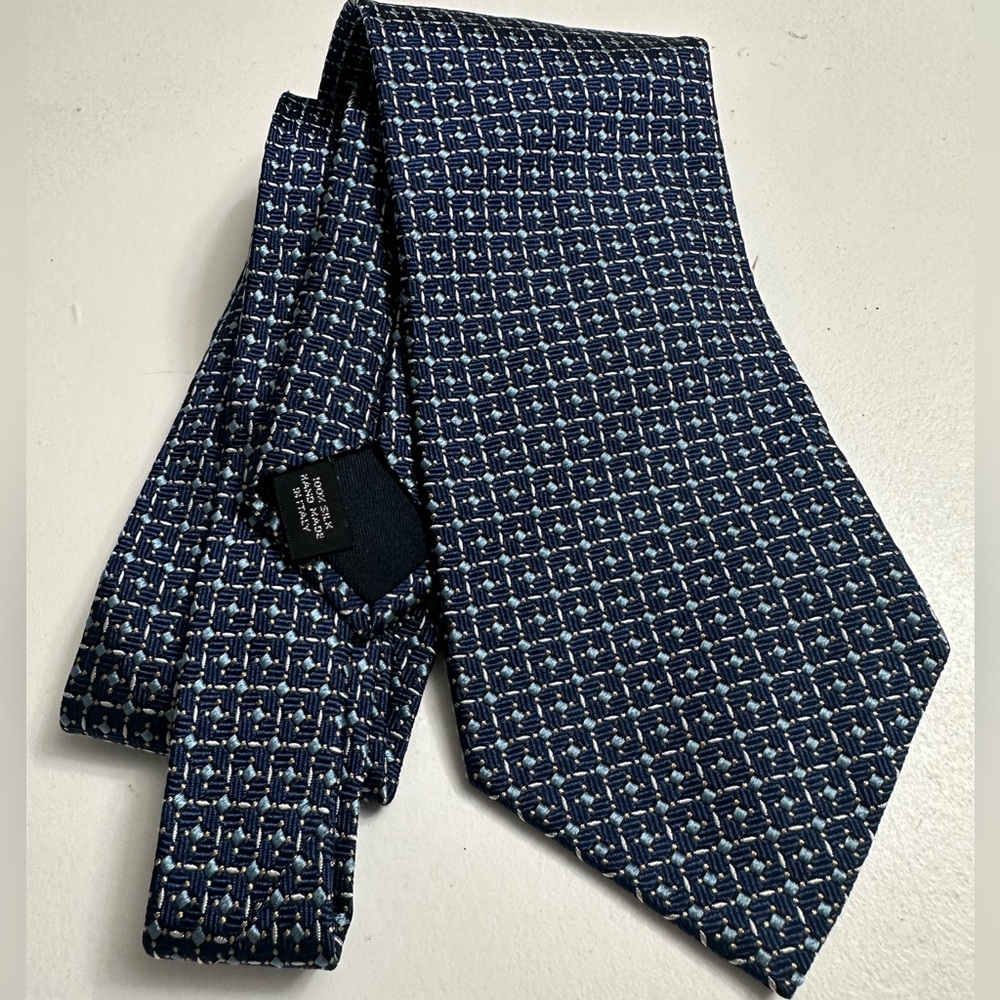 Barneys New York Blue Jacquard Geometric Tie  $150 Modern Sophisticated